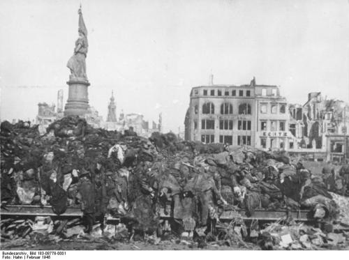 Dresden 1945, body pile awaiting cremation